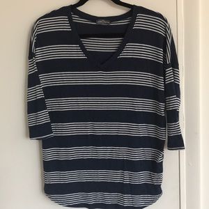 3/4 sleeve v-neck sweater/tunic